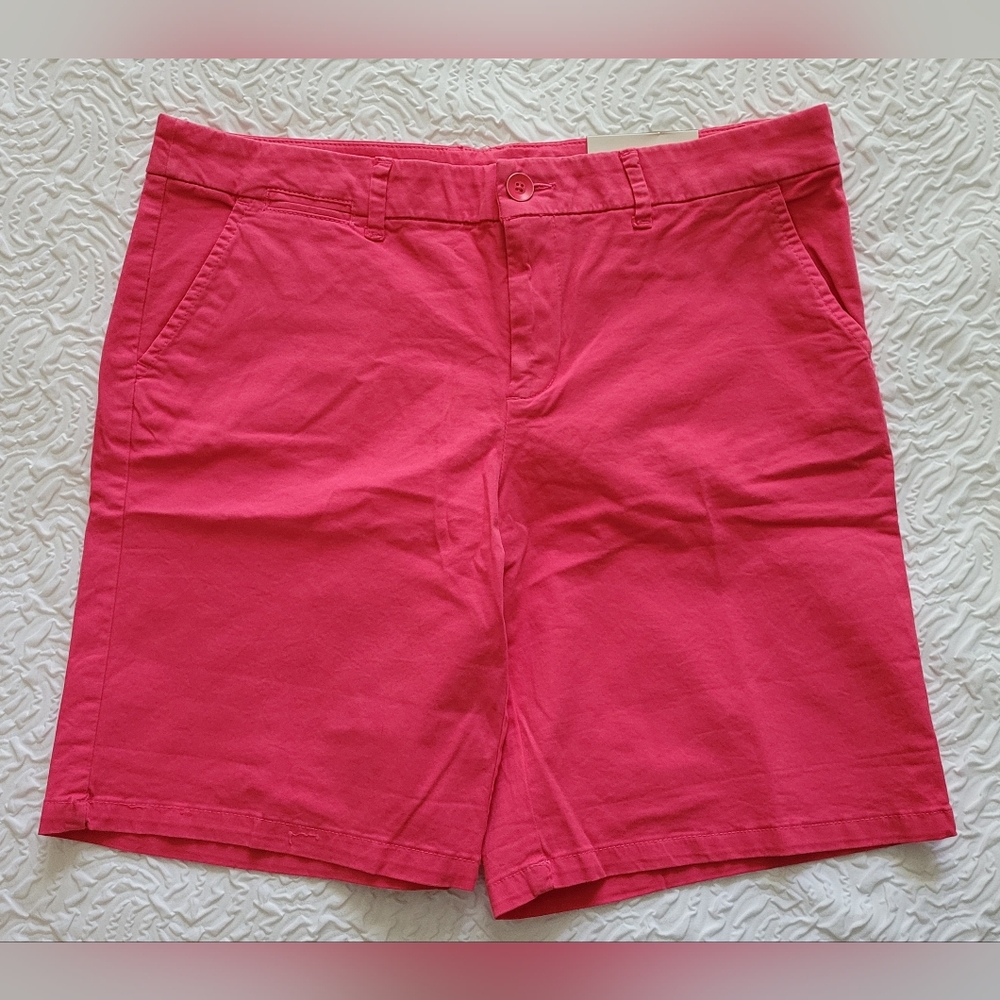Khakis by GAP Sz 6 shorts